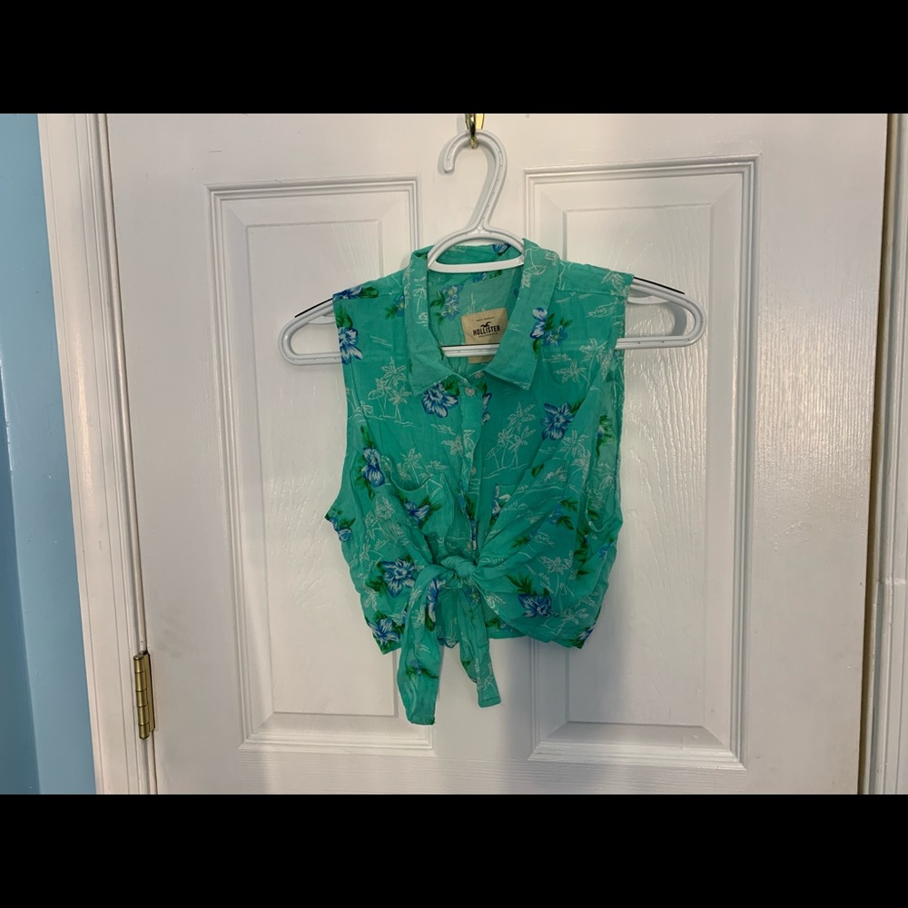 Floral Collard sleeveless crop with tie bottom